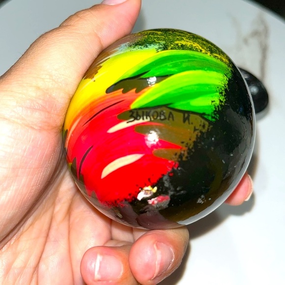 Vintage Black Russian Hand Painted Lacquer Wood Egg Church w/ Stand Signed - Picture 8 of 9